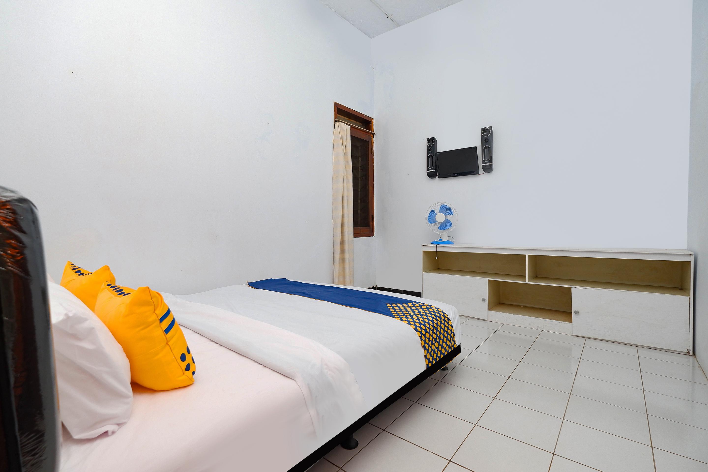 Oyo 2240 Simpang Tujuh Residence Kudus Exterior photo