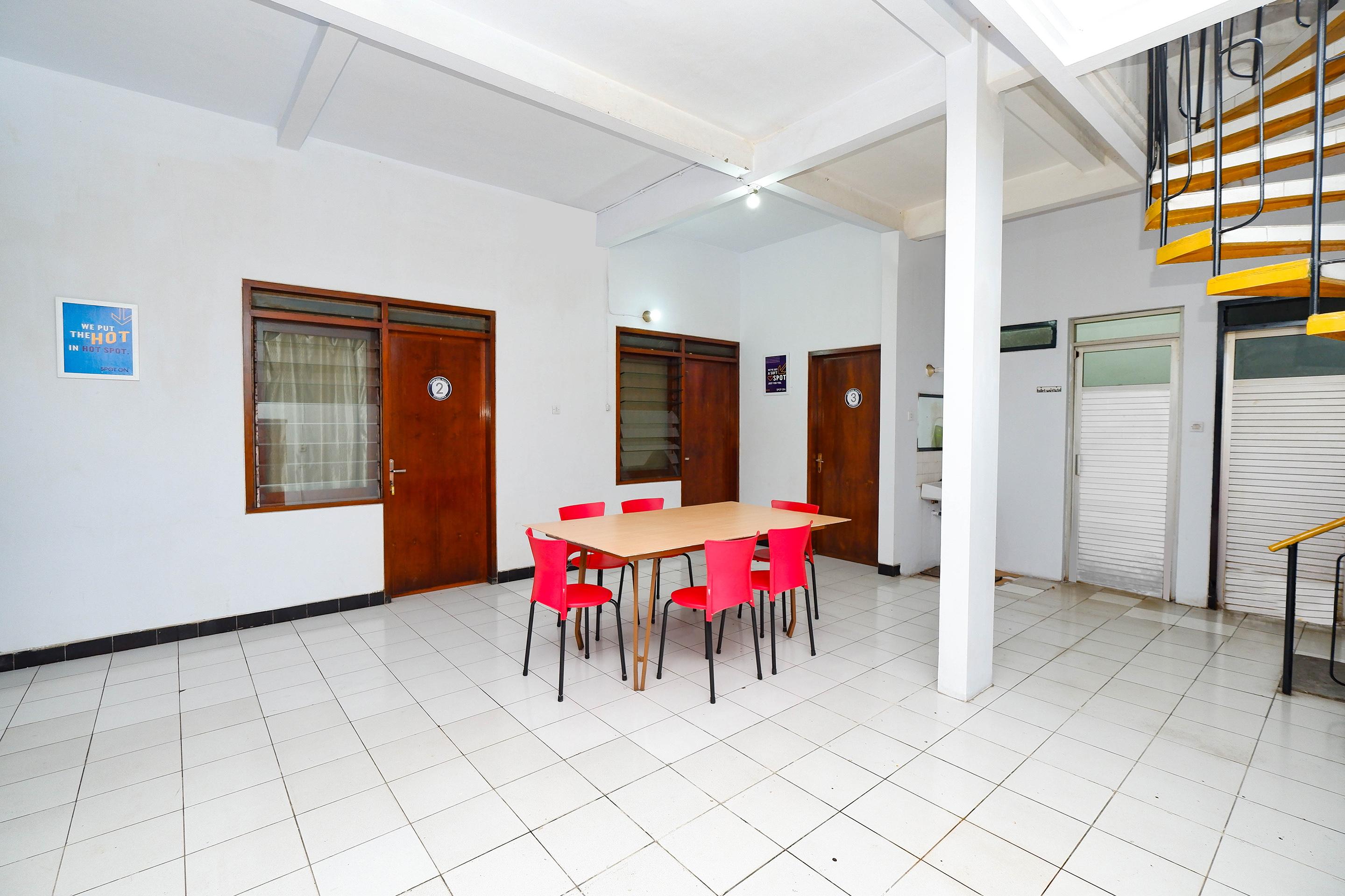 Oyo 2240 Simpang Tujuh Residence Kudus Exterior photo