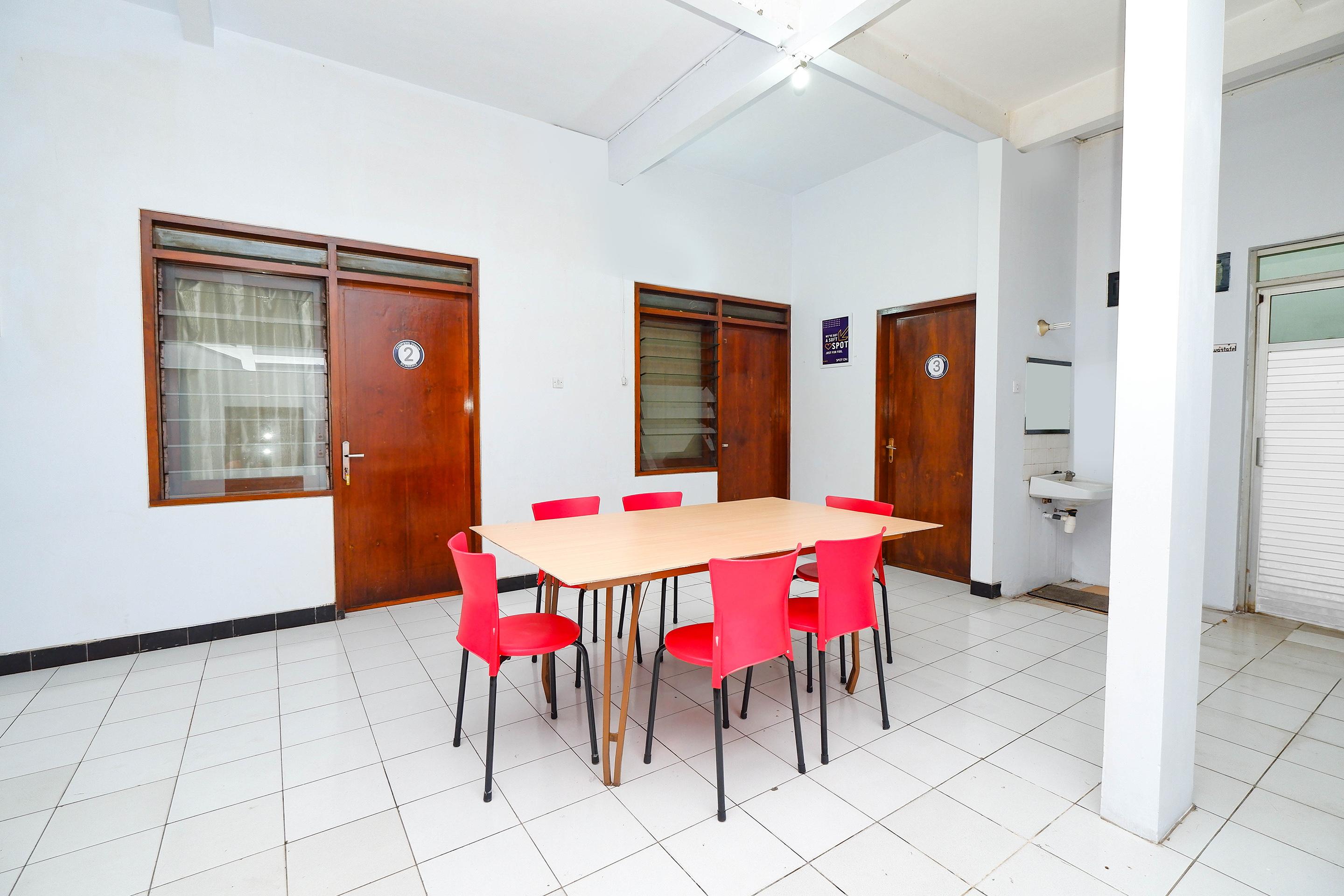 Oyo 2240 Simpang Tujuh Residence Kudus Exterior photo