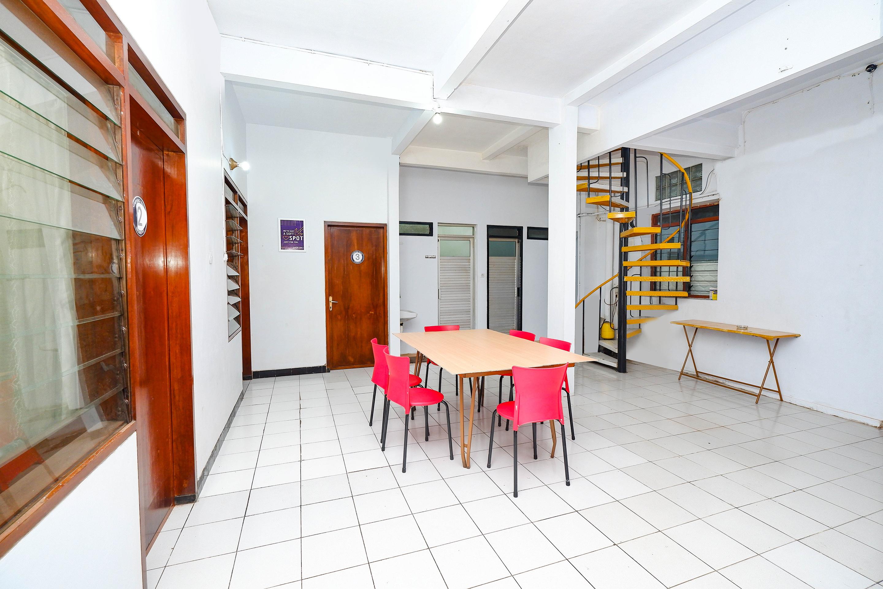 Oyo 2240 Simpang Tujuh Residence Kudus Exterior photo