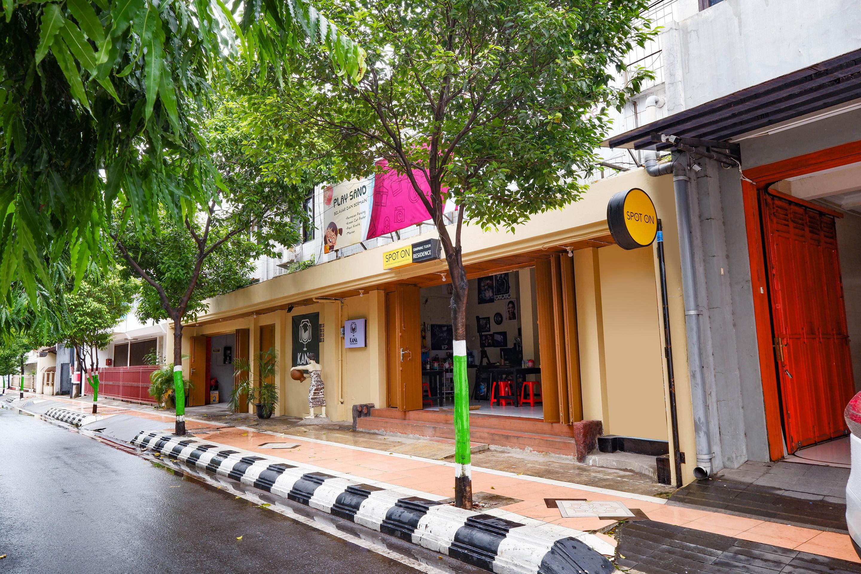 Oyo 2240 Simpang Tujuh Residence Kudus Exterior photo